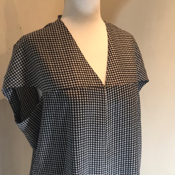 “CLUB MONACO” Tunic Style Black and White Dress. - Picture 3 of 14